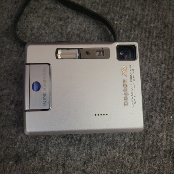 Konica Minolta DiMAGE Xg Silver Camera